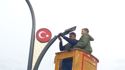 YENİ DEKORATİF AYDINLATMALARIN MONTAJINA BAŞLANDI