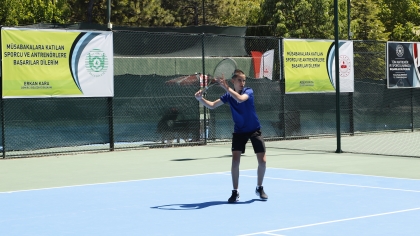 DEMİRCİ’DE 14 YAŞ BAHAR KUPASI TÜRKİYE SERİSİ TENİS TURNUVASI BAŞLADI