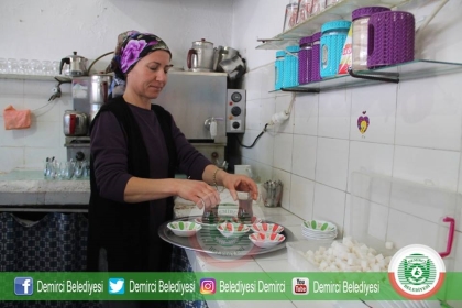 MAHALLE'NİN TEK KADIN KAHVECİSİ