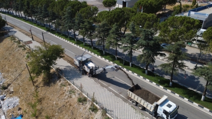 DEMİRCİ’DE SICAK ASFALT ÇALIŞMALARINA BAŞLANDI.