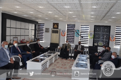 PROF. DR. MEHMET EMİN AY'DAN DEMİRCİ'YE ZİYARET