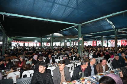 DEMİRCİ’DE BİNLERCE KİŞİ İFTAR SOFRASINDA BULUŞTU