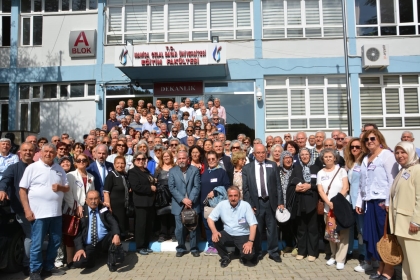 DEMİRCİ İLKÖĞRETMEN OKULU'NUN 60. YILI MUHTEŞEM BİR PROGRAMLA KUTLANDI