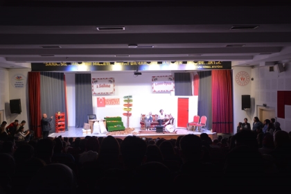 GENÇLİK MERKEZİ TİYATRO EKİBİNİN GÖSTERİSİ TAM NOT ALDI.