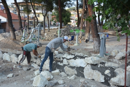 KOZAĞAÇ PARKI SİL BAŞTAN YENİLENİYOR