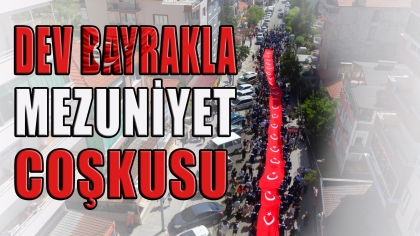 DEMİRCİ’DE DEV BAYRAKLA MEZUNİYET YÜRÜYÜŞÜ