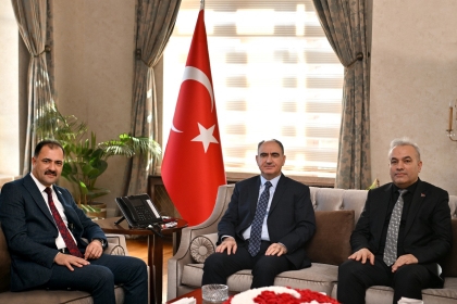 DEMİRCİ’NİN YATIRIMLARI İLE İLGİLİ MANİSA VALİLİĞİNDE ÖNEMLİ TOPLANTI