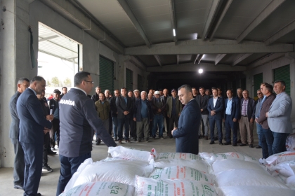 DEMİRCİ’DE 160 ÇİFTÇİYE NOHUT TOHUMU DESTEĞİ