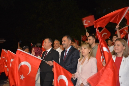 15 TEMMUZ DEMİRCİ'DE DEMOKRASİ NÖBETİ İLE TAÇLANDI