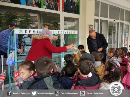 MİNİKLERDEN GERİ DÖNÜŞÜME KATKI