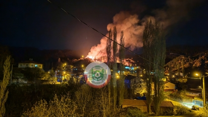 DEMİRCİ'DE KORKUTAN YANGIN, EKİPLER SEFERBER OLDU. 