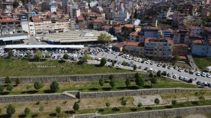DEMİRCİ’DE PAZAR BEREKETİ, 2. EL OTO PAZARINDA NOSTALJİ RÜZGARI ESİYOR