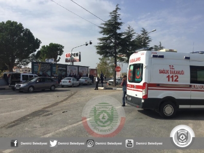 DEMİRCİ'DE TRAFİK KAZASI, 1 YARALI