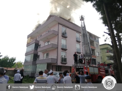 DEMİRCİ'DE YANGIN, EKİPLERDEN HIZLI MÜDAHALE